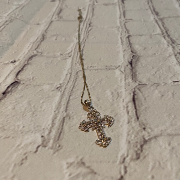 Silver cross necklace - Picture 1 of 3
